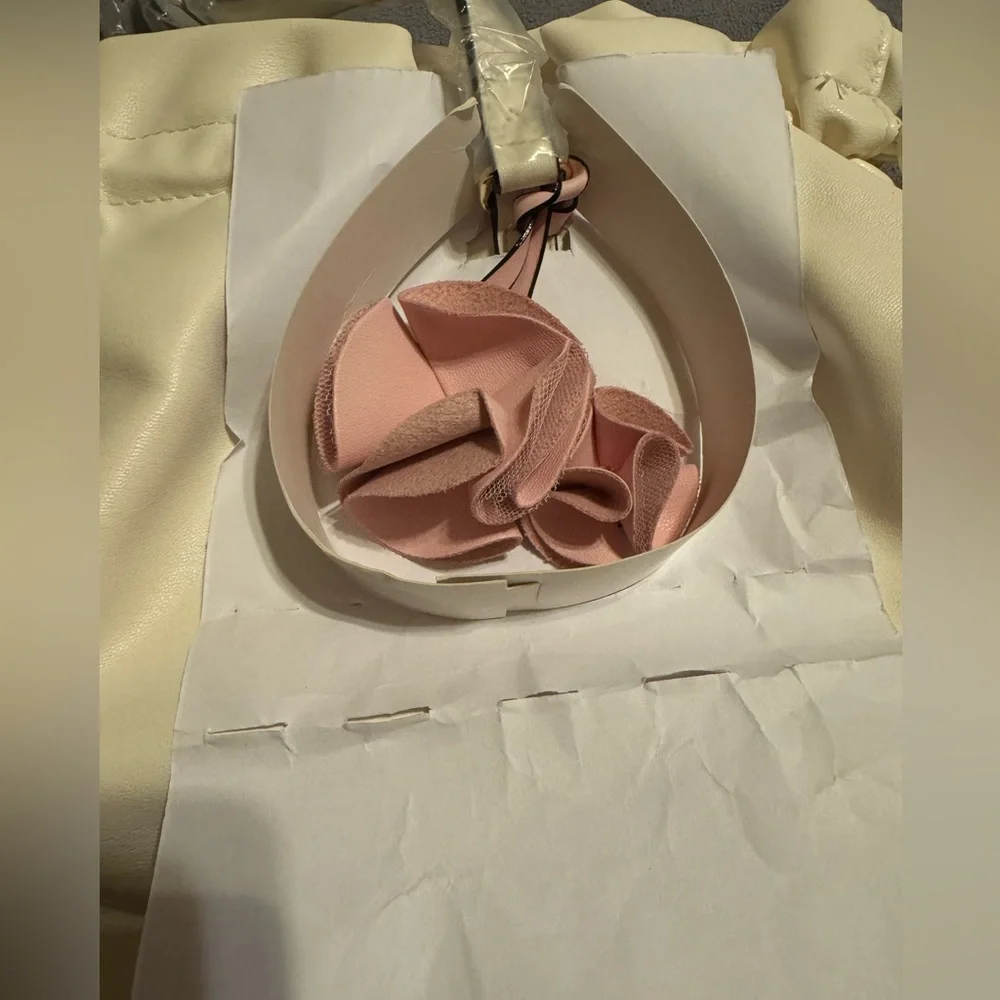 Victoria's Secret Elegant Black and Cream Tote w/ Rose Design NWT - Picture 5 of 9